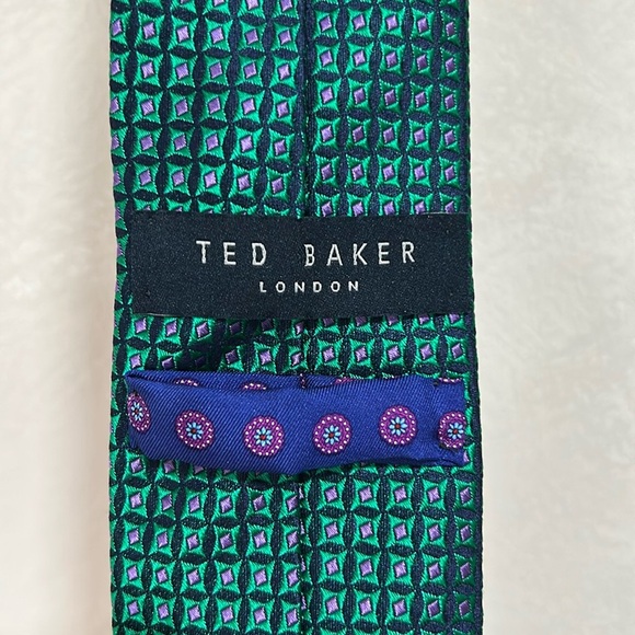Ted Baker 100% Silk made in USA tie, green purple black all over print - Picture 2 of 5